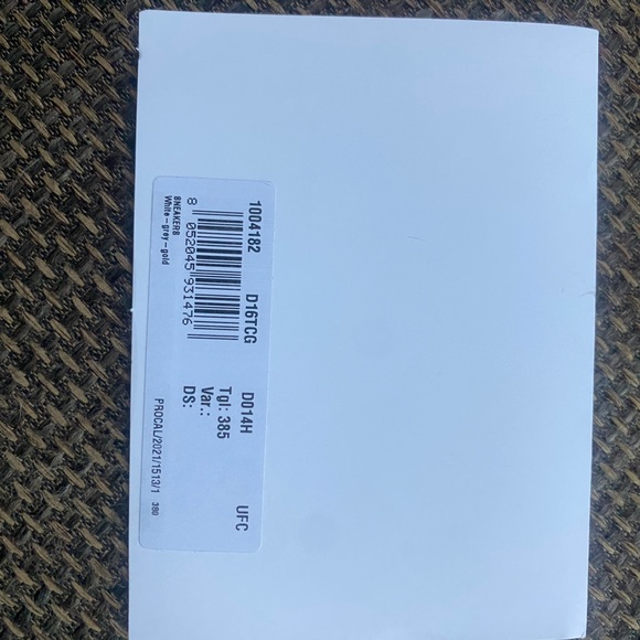 Versace designer women’s sneakers 38.5 orig 41150. From Saks - Picture 11 of 12